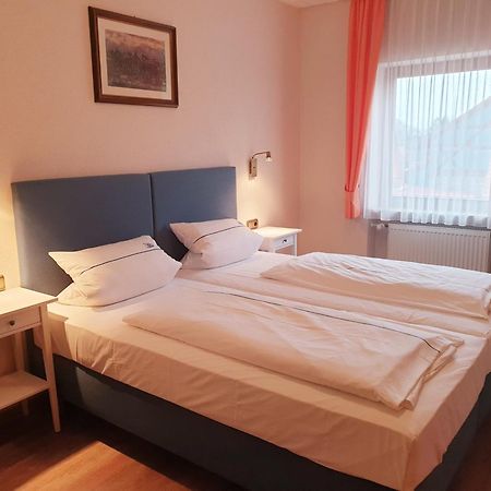 Steinsfeld Hotel Gasthof Zum Schwan מראה חיצוני תמונה