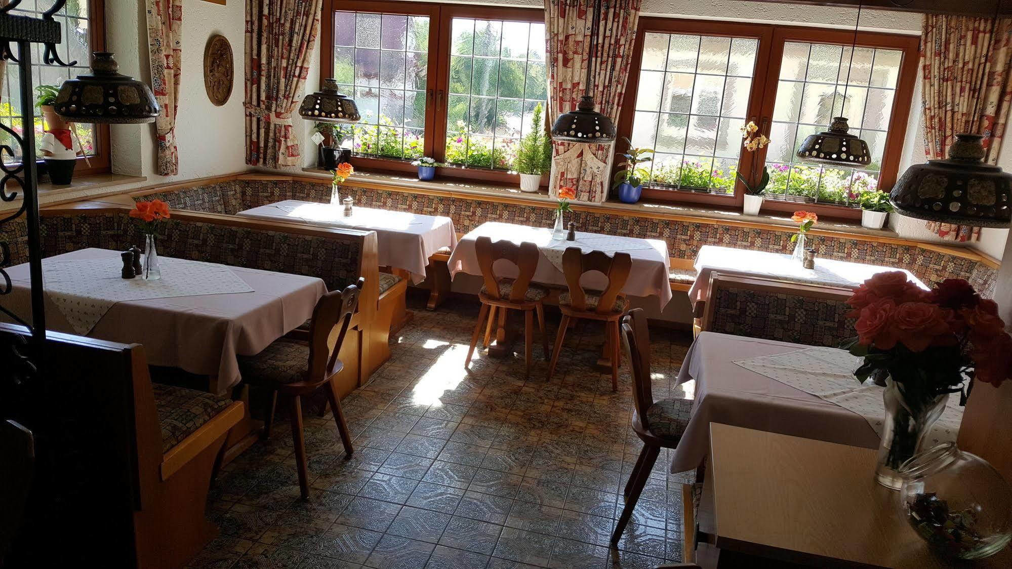 Steinsfeld Hotel Gasthof Zum Schwan מראה חיצוני תמונה