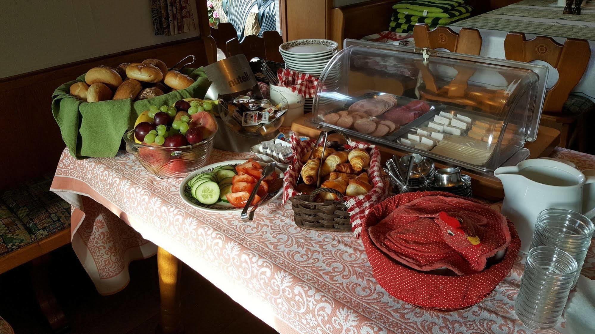 Steinsfeld Hotel Gasthof Zum Schwan מראה חיצוני תמונה