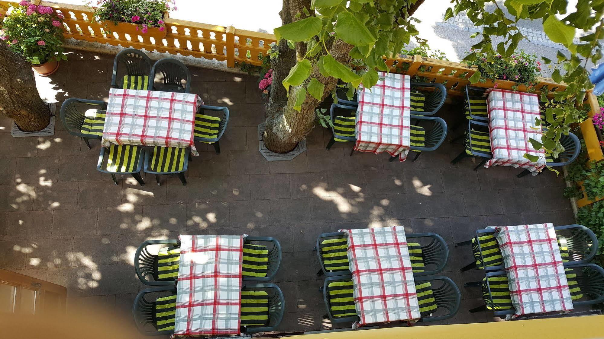 Steinsfeld Hotel Gasthof Zum Schwan מראה חיצוני תמונה