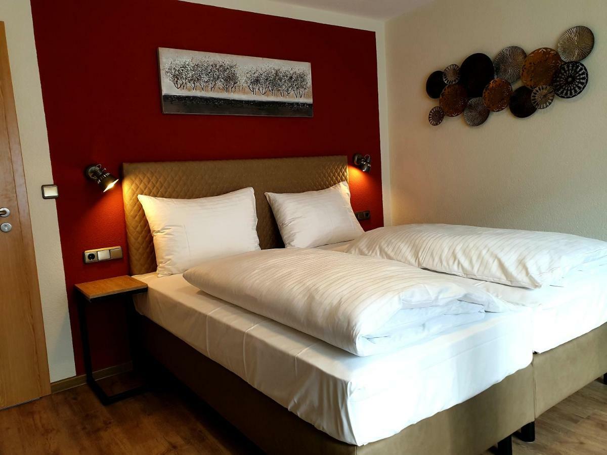 Steinsfeld Hotel Gasthof Zum Schwan מראה חיצוני תמונה