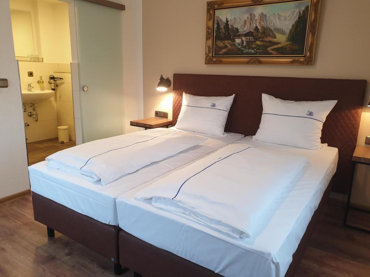 Steinsfeld Hotel Gasthof Zum Schwan מראה חיצוני תמונה