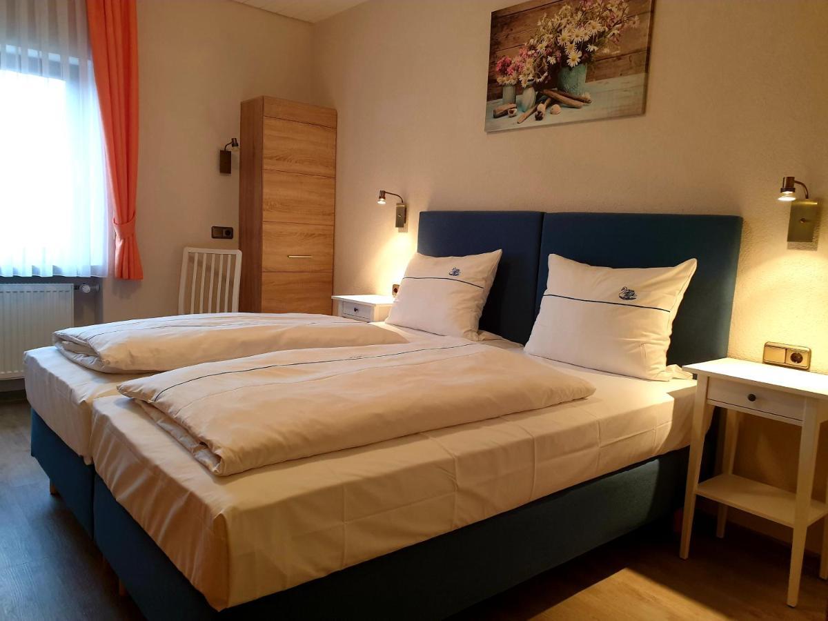 Steinsfeld Hotel Gasthof Zum Schwan מראה חיצוני תמונה