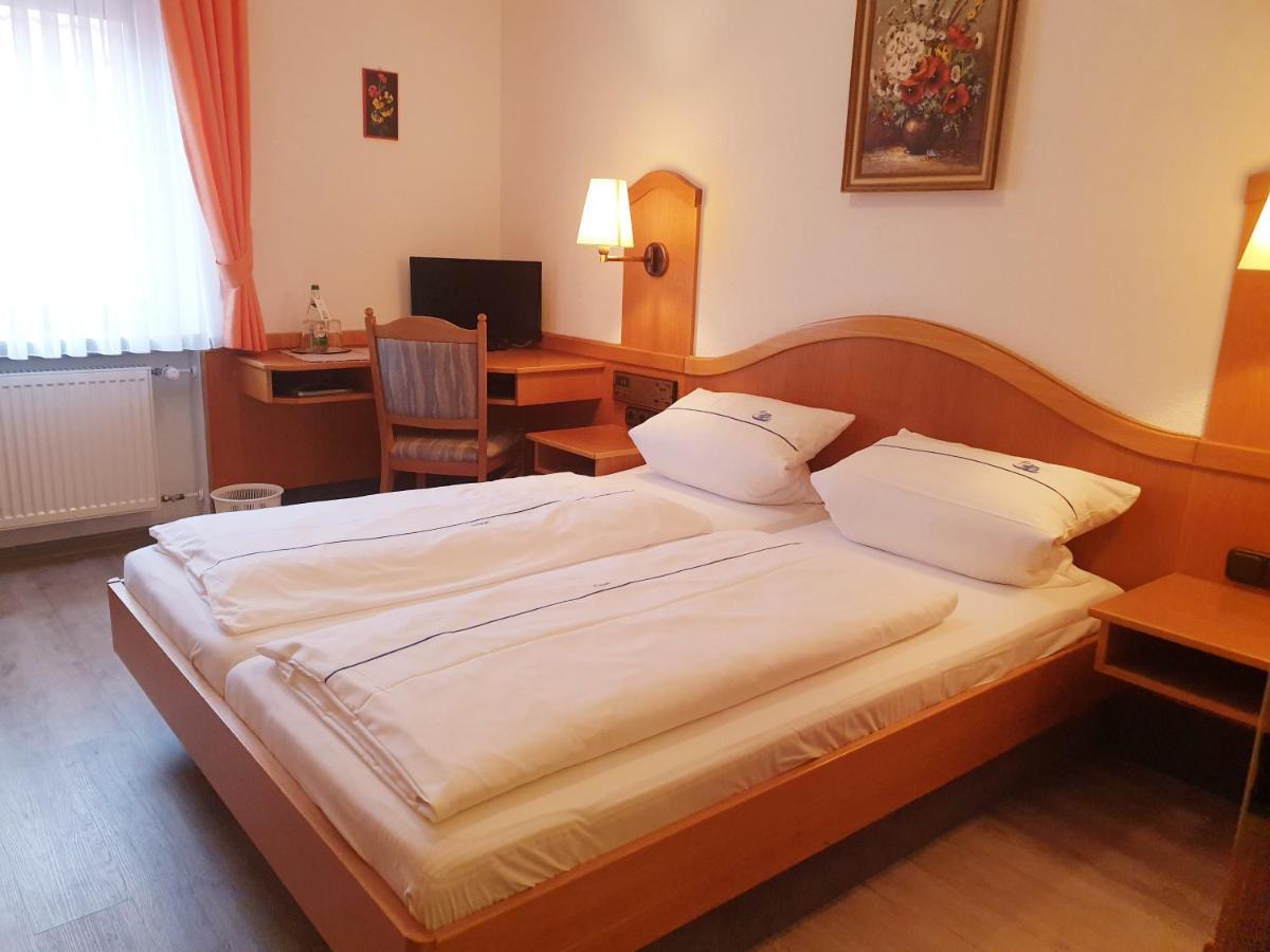 Steinsfeld Hotel Gasthof Zum Schwan מראה חיצוני תמונה