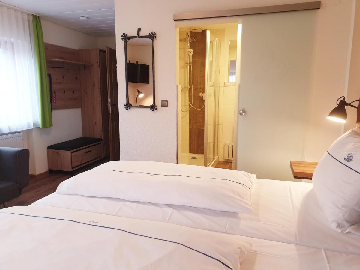 Steinsfeld Hotel Gasthof Zum Schwan מראה חיצוני תמונה