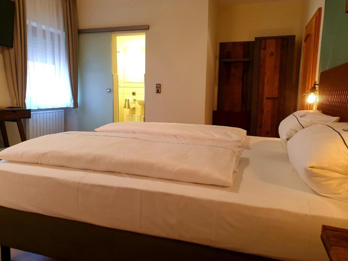 Steinsfeld Hotel Gasthof Zum Schwan מראה חיצוני תמונה