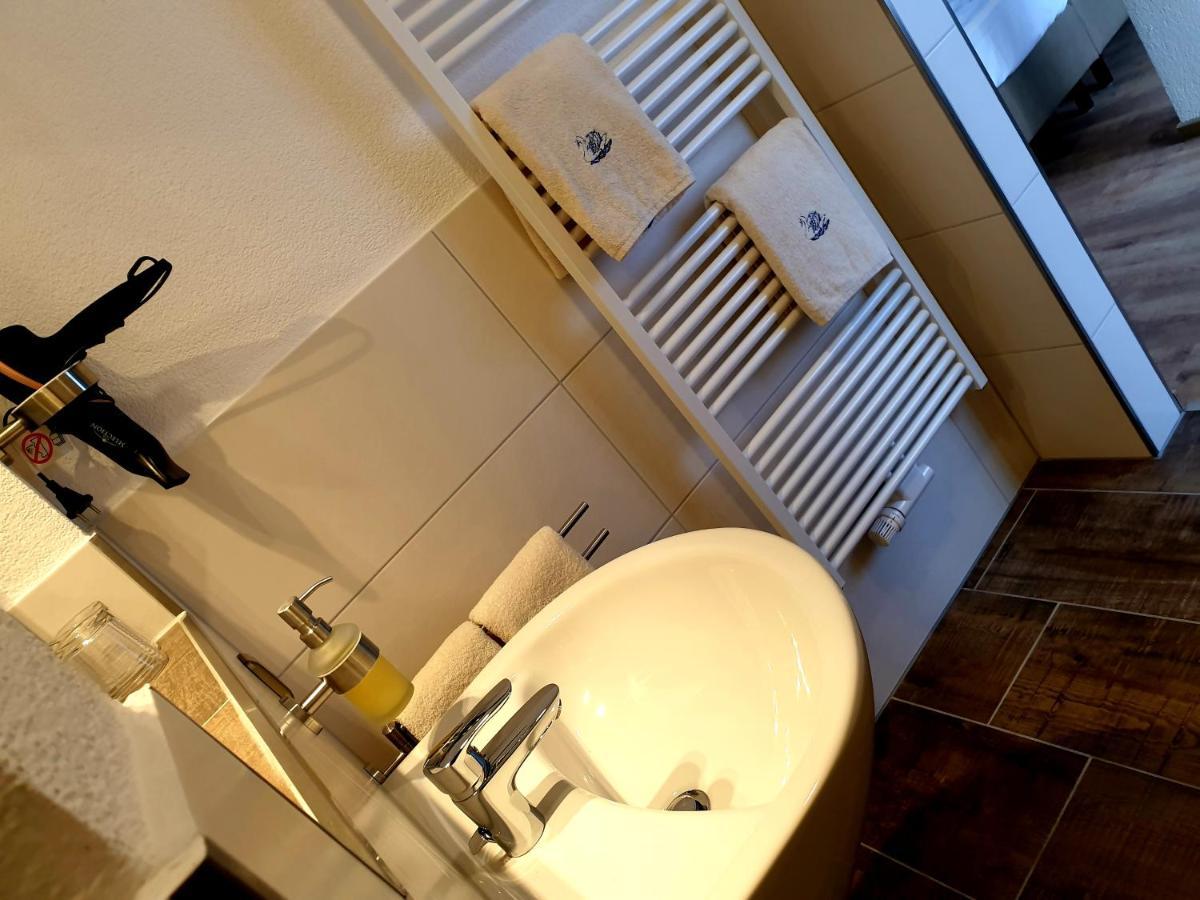 Steinsfeld Hotel Gasthof Zum Schwan מראה חיצוני תמונה