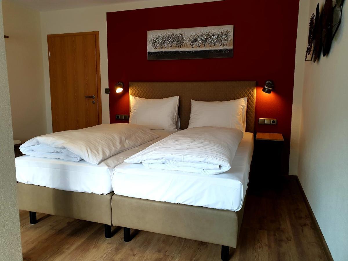 Steinsfeld Hotel Gasthof Zum Schwan מראה חיצוני תמונה